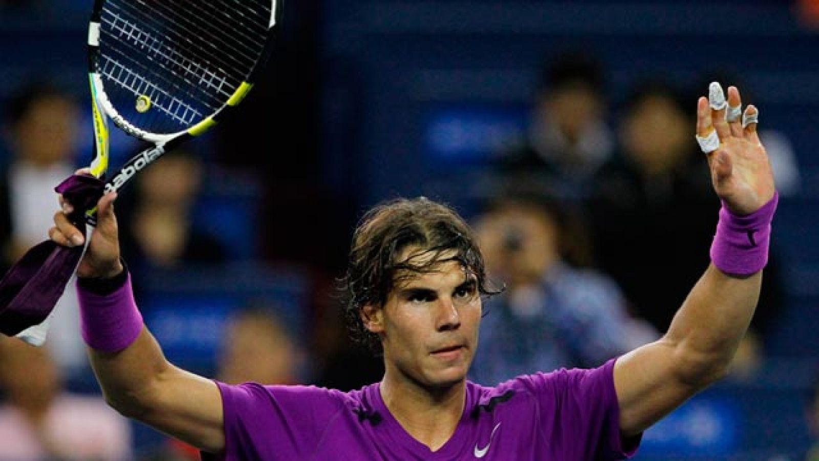 El número dos del mundo debuta en Shanghai y avanza a octavos tras derrotar con contundencia al manchego. Rafa declara a Teledeporte que aún no se ha adaptado del todo a las condiciones ambientales