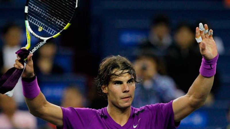 El número dos del mundo debuta en Shanghai y avanza a octavos tras derrotar con contundencia al manchego. Rafa declara a Teledeporte que aún no se ha adaptado del todo a las condiciones ambientales