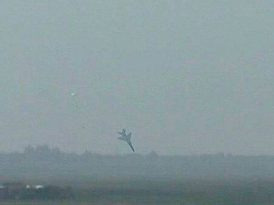 Informativo 24h - Se estrella un avión militar chino durante una exhibición