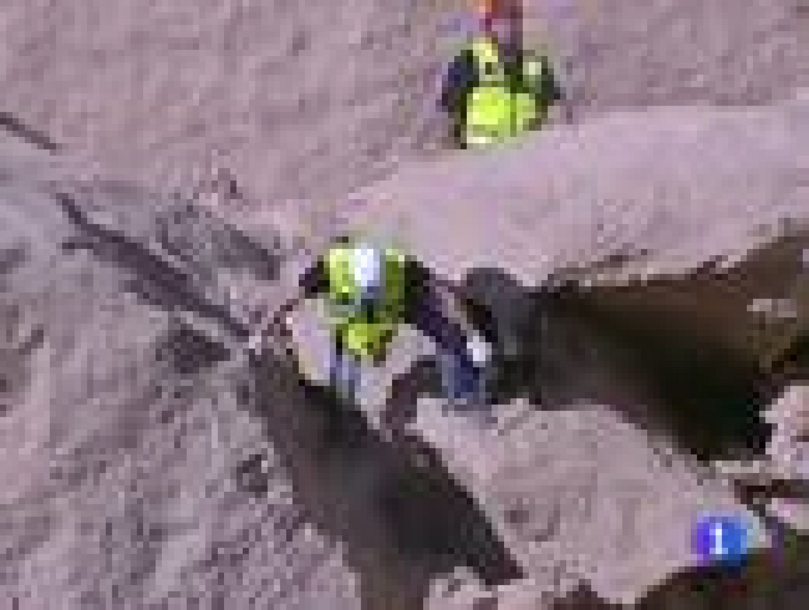 Una ladera se ha desplomado sobre varias viviendas en Almeria