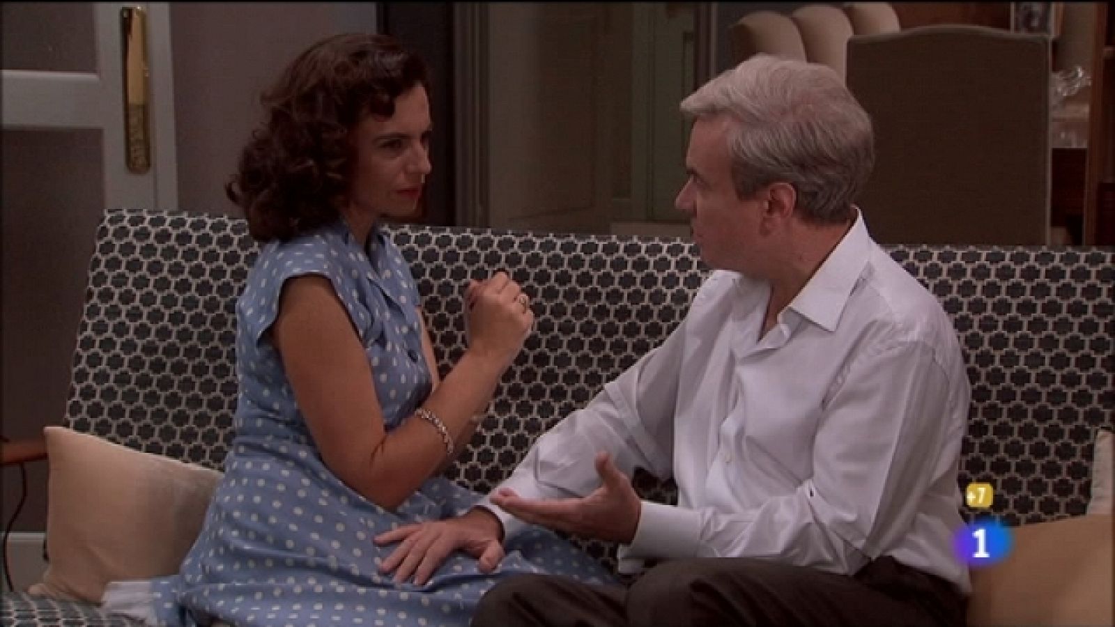 Amar en tiempos revueltos - T7 - Capítulo 29 - Rocío intenta que Adolfo deje la investigación - Ver ahora