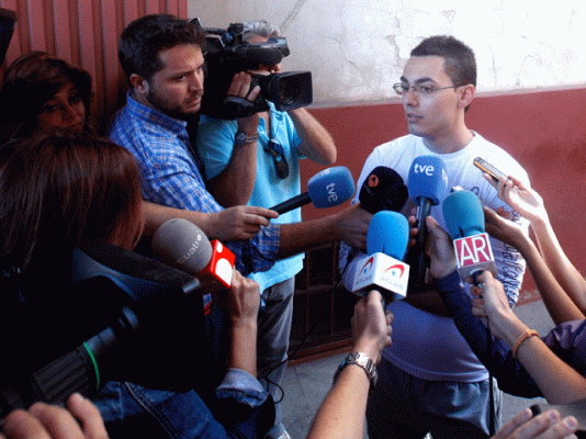 Telediario 1 - Un testigo asegura haber visto al padre de los niños "pálido" en el parque