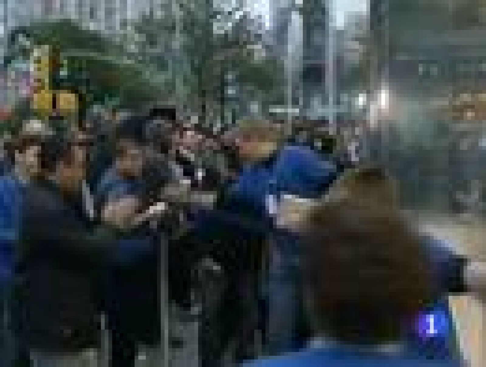 El nuevo iPhone de Apple sale a la venta | Ver