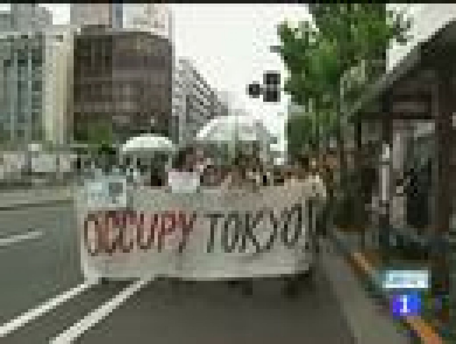 Los indignados japoneses han sido de los primeros  en manifestarse, en esta jornada en la que va a haber marchas en más de 900 ciudades de 80 países. En España hay convocadas concentraciones en más de 60 ciudades. 