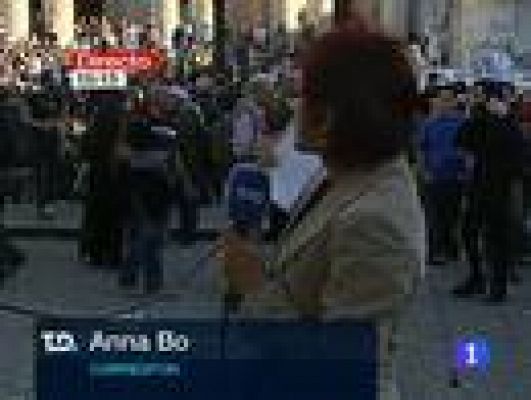 Telediario 1 - Los 'indignados' de todo el mundo se manifiestan por un cambio global