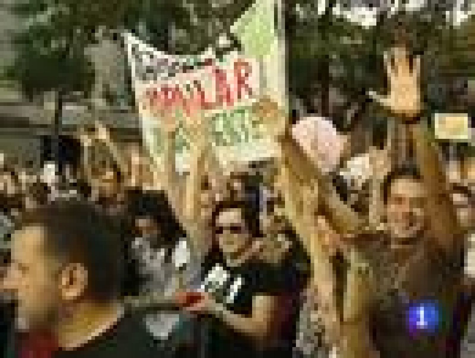 Miles de 'indignados' abarrotan la Puerta del Sol