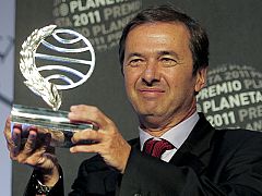 TVE entrevista al ganador del Premio Planeta 2011, Javier Moro