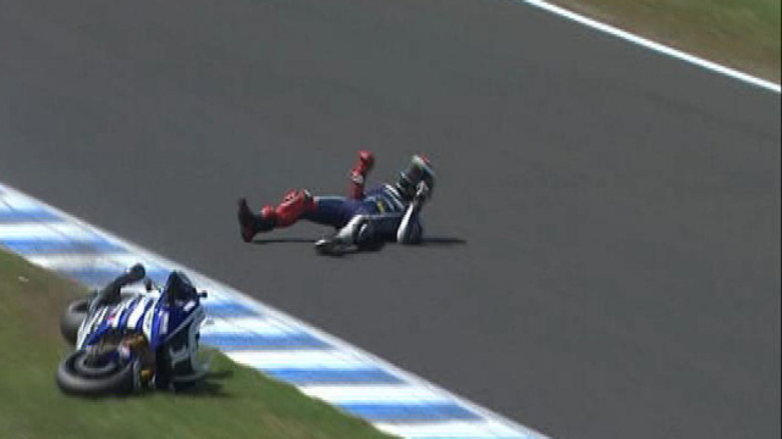 Jorge Lorenzo se ha ido al suelo en el war-up de MotoGP y se ha seccionado la primera falange del dedo izquierdo anular y se pierde la carrera de MotoGP.