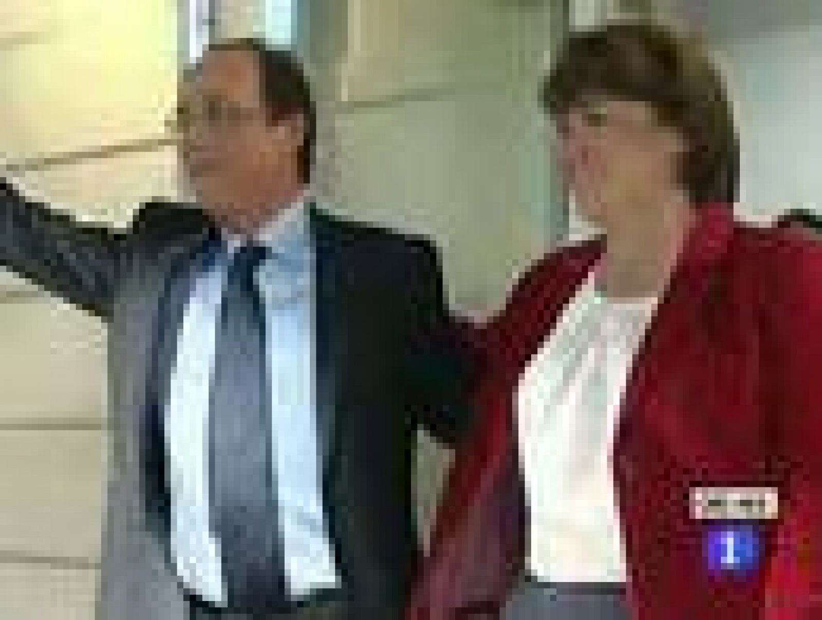 Hollande se enfrentará a Sarkozy en 2012 tras vencer a Aubry en las primarias | Ver