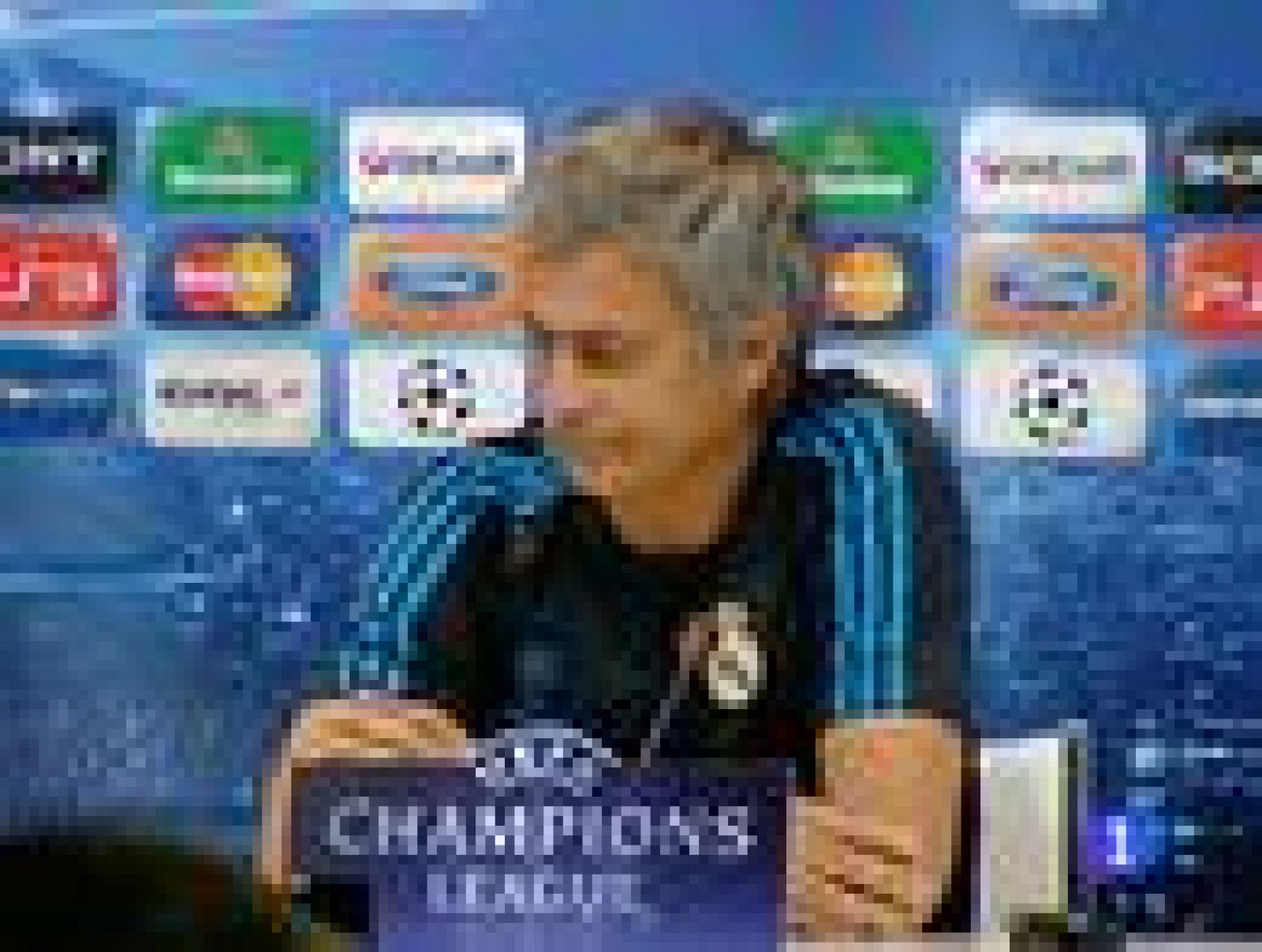 El entrenador del Real Madrid, Jose Mourinho, se ha mostrado tranquilo de cara al choque contra el Olympique de Lyon, al que acudirá con la sanción ya cumplida. "Empezamos otra Liga de Campeones, vamos a ver si conseguimos hacerlo mejor que el año pasado". Por su parte, Iker Casillas ve a su entrenador "más ambicioso que el año pasado" y ha calificado a su rival de este martes como "incómodo".