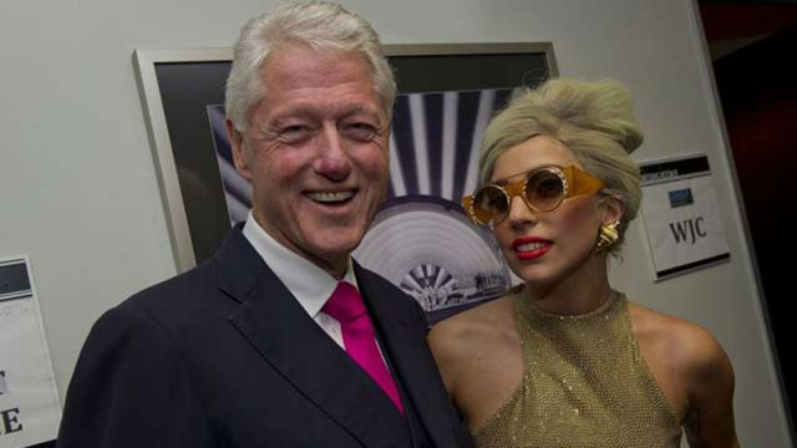 Más Gente - Lady Gaga canta a Bill Clinton como Marilyn Monroe