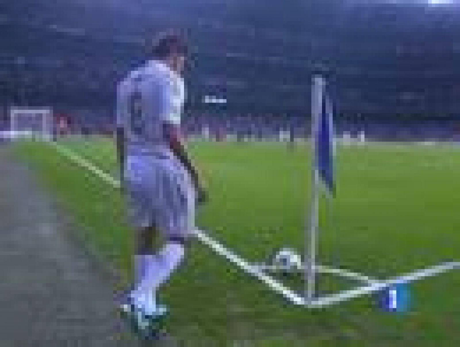 El defensa madridista Sergio Ramos ha anotado el cuarto tanto del Real Madrid al Olympique de Lyon, al fusliar a Lloris desd dento del área en el saque de un córner.