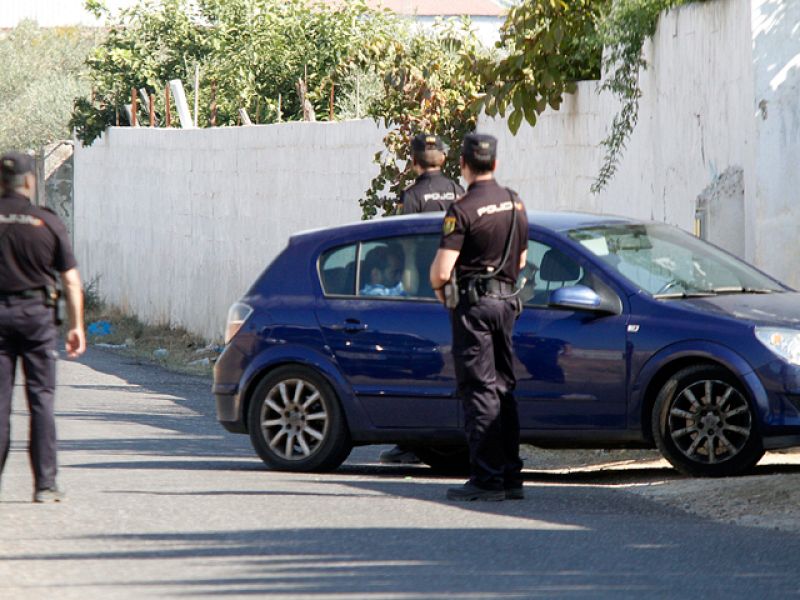  Los investigadores reanudan el rastreo de la finca paterna en busca de los dos menores desaparecidos