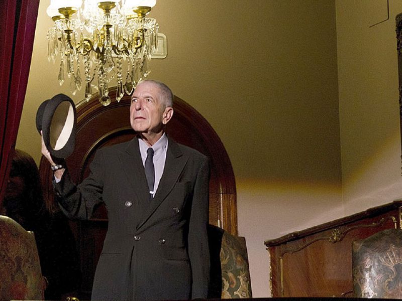 Leonard Cohen asiste al homenaje de poetas y músicos a su obra
