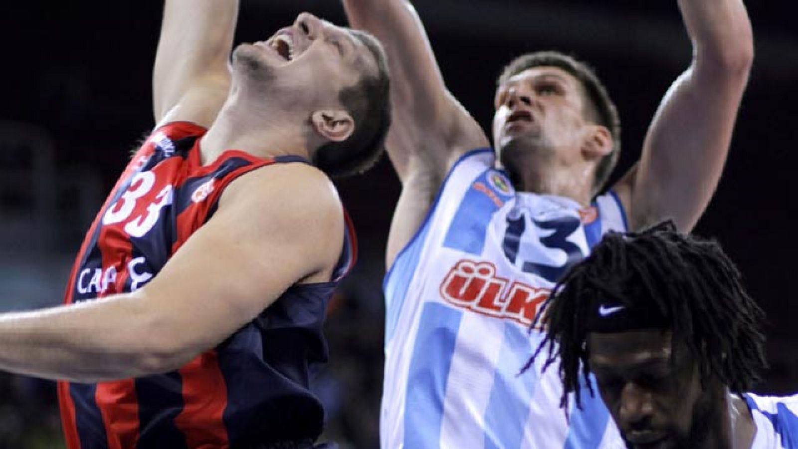 El pívot balcánico se convirtió en el líder de su equipo frente al Fenerbahçe para lograr la victoria en la cancha de los turcos