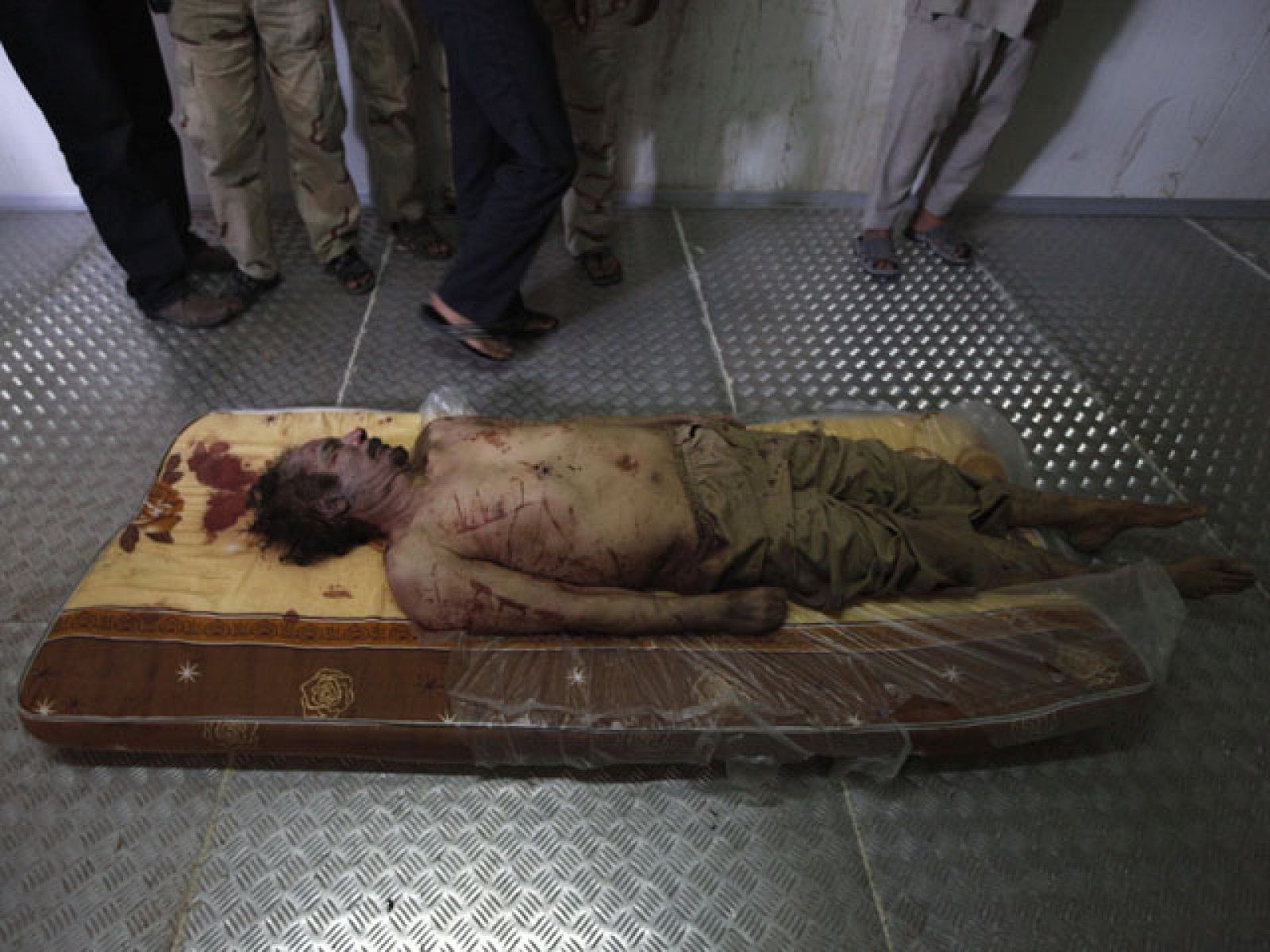 Las últimas imágenes de Gadafi antes de morir