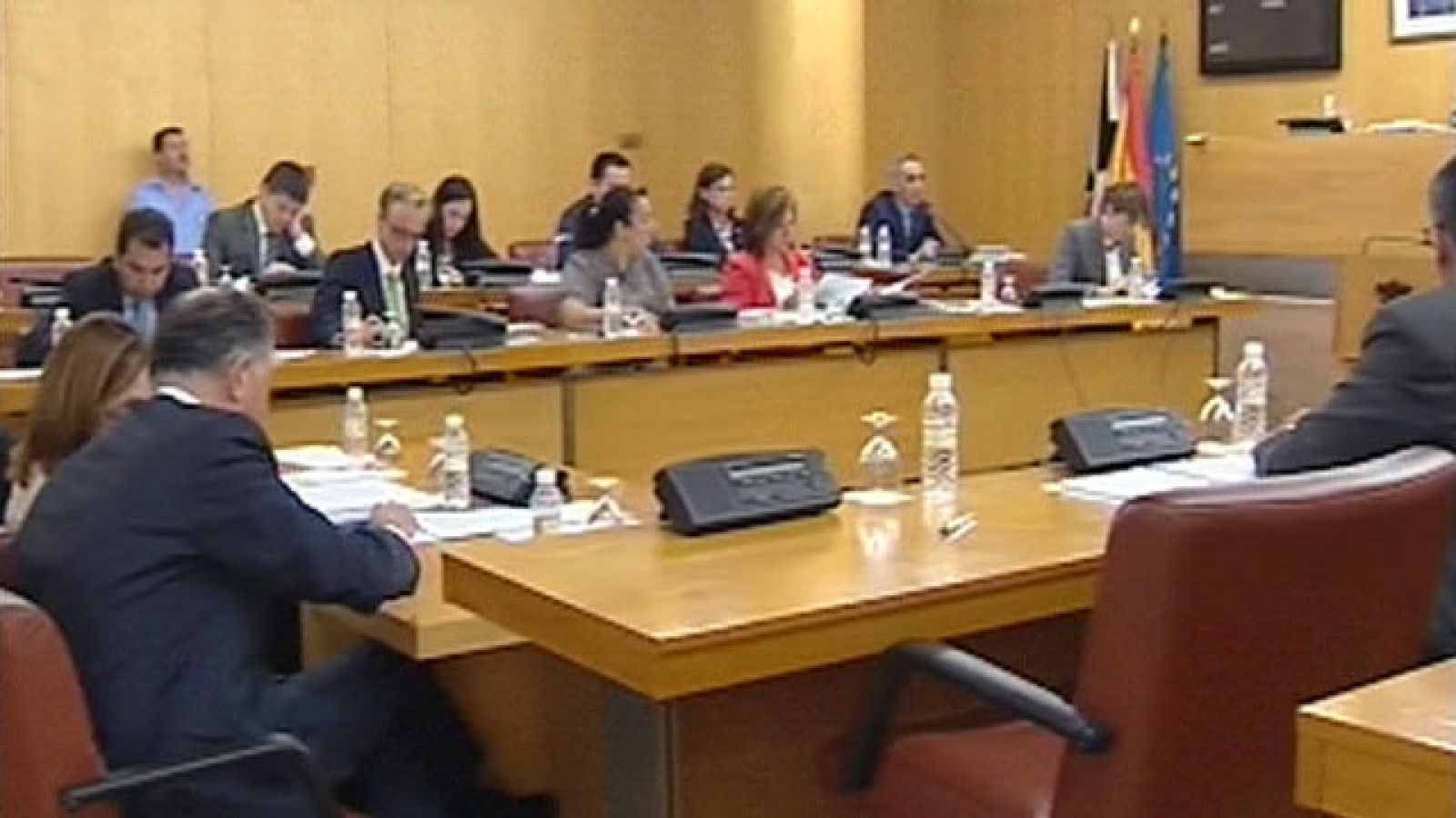 Satisfacción del Gobierno de Ceuta sobre otro asunto de actualidad: el anuncio de la banda terrorista ETA del cese definitivo de su actividad armada. Esta semana se ha celebrado Pleno una larga sesión en la que se trataron muchos puntos. Entre ellos,  la subida de las tarifas del taxi, o la nueva normativa sobre ruidoEl PSOE de Ceuta ha presentado su programa para las elecciones generales del 20-N. Un programa que definen como el mejor posible. La candidata al Congreso, Carmen Ruiz, ha dicho que estamos ante las elecciones más importantes desde la Transición, ante un momento decisivo para terminar con la crisis y volver al "Estado de Bienestar". Carmen Ruiz ha explicado que su programa muestra un sólido compromiso con Ceuta, y que recoge una serie de medidas necesarias en estos momentos.9 formaciones políticas se presentan a las elecciones generales en Ceuta, y hablan estos días sobre su programa y cómo van a hacer la campaña.