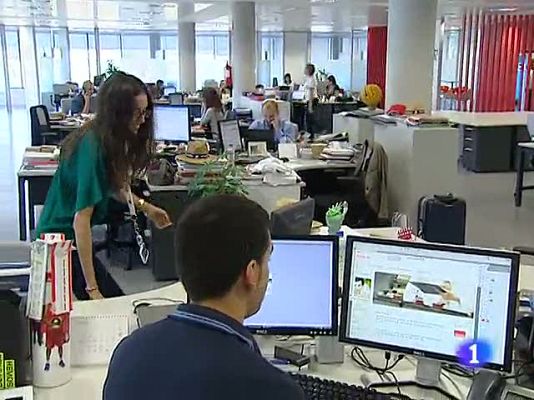 Telediario 1 - El Gobierno regula la cotización de los becarios