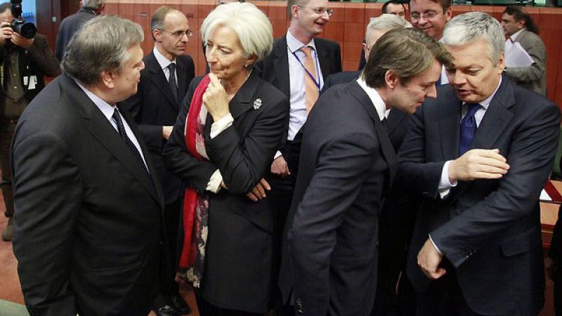 El Eurogrupo libera 8.000 millones para Grecia y reconoce una quita superior al 21%