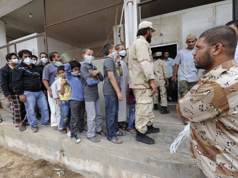 El cadáver de Gadafi permanece en una morgue improvisada en Misrata
