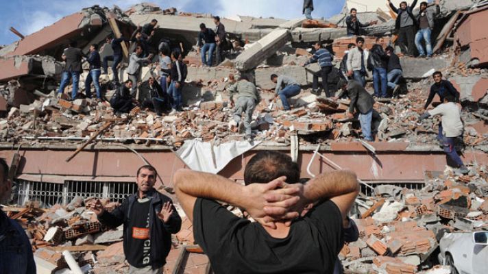 Telediario 1 - Fuerte terremoto en Turquía