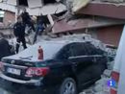 Telediario 1 - Fuerte terremoto en Turquía