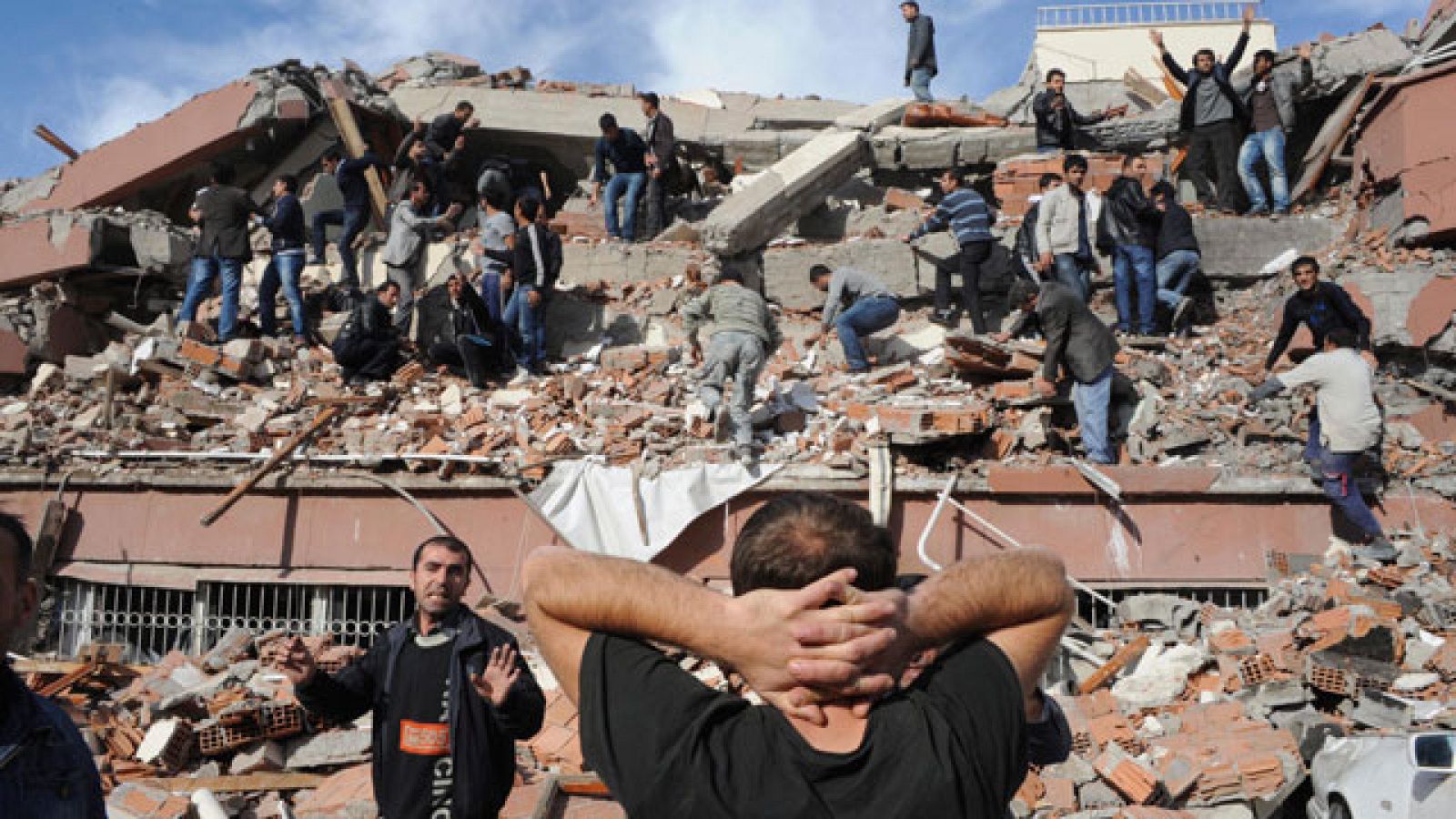 Telediario Matinal en cuatro minutos - 24/10/11 | Ver