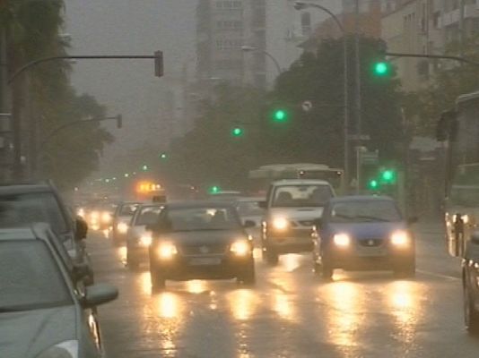 Telediario 1 - Fuertes lluvias en todo el país
