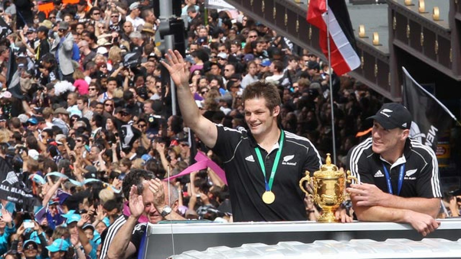 Telediario 1: Fiesta de los campeones de rugby | RTVE Play