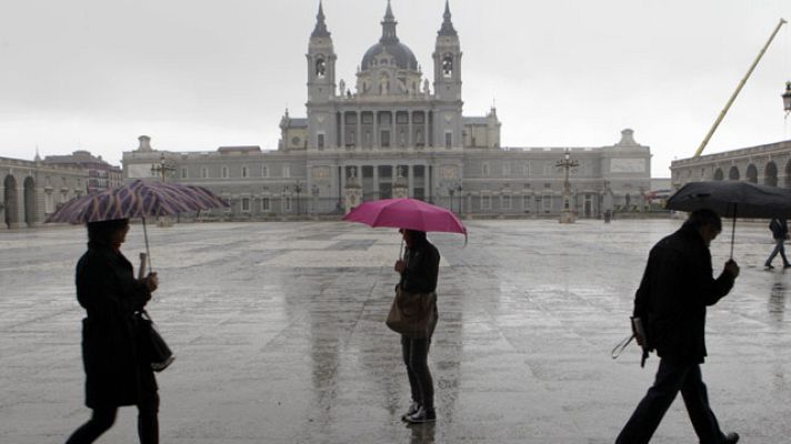 Telediario 1 - Lluvia y viento en toda España