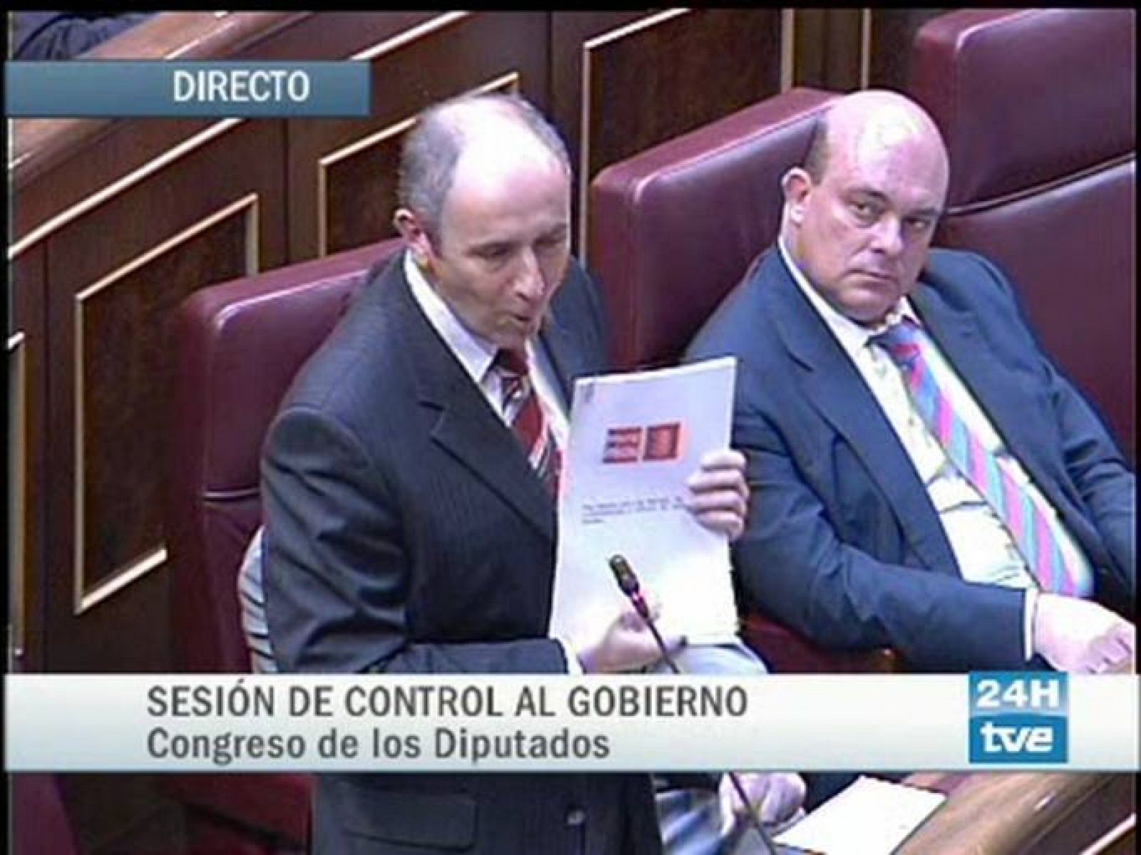 Zapatero ha retado al portavoz del PNV a respetar la Constitución y el Estatuto de Gernika.