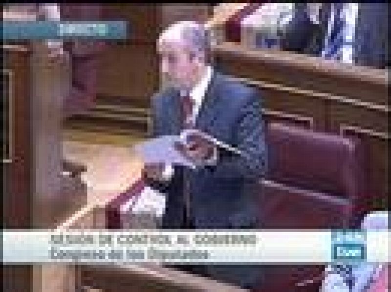 Zapatero ha retado al portavoz del PNV a respetar la Constitución y el Estatuto de Gernika.