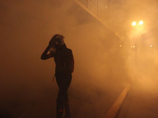 Telediario 1 - La Policía detiene a 85 "indignados" y desmantela su campamento en Oakland, California