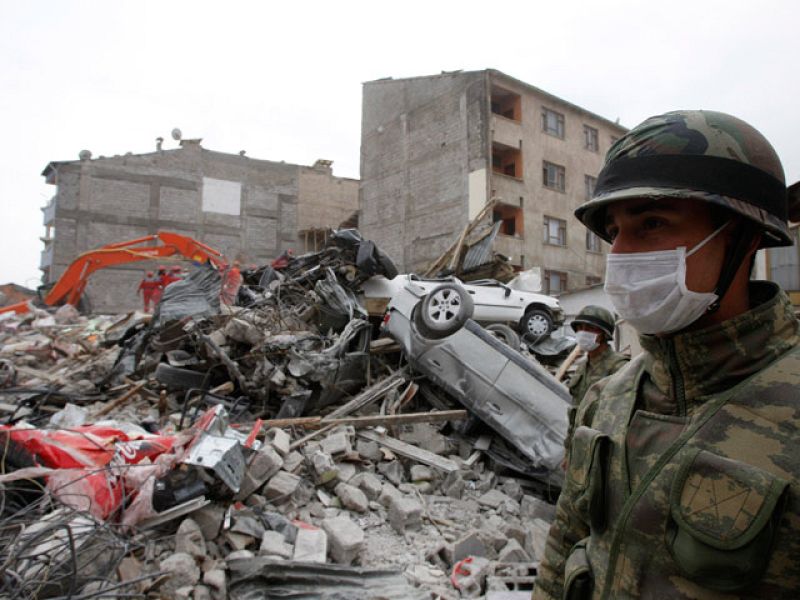 Los supervivientes del terremoto en Turquía hacen frente ahora a las primeras nevadas 