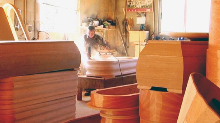 Comando Actualidad - Piñor. Vivir de los ataúdes