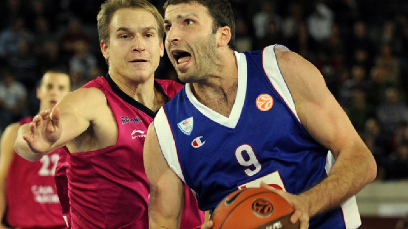 12 puntos consecutivos de Mirza Teletovic (dos triples y un mate espectacular) al inicio del último cuarto han resultado decisivos para romper el partido y que el Caja Laboral se deshaga de un Bennet Cantú que le puso las cosas muy difíciles durante 