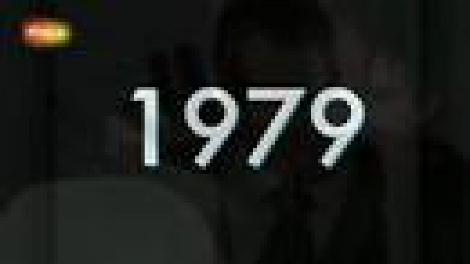 Eduardo Ladrón de Guevara, guionista del capítulo 222 de Cuéntame cómo pasó, nos explica el motivo del titulo "Ni exclusivo ni excluyente". Una joven asturiana tuvo la culpa...