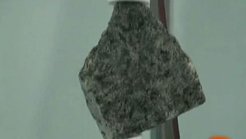   Un trocito de la Luna ya está al alcance de la mano en nuestro país, ya que una delegación de la NASA ha entregado una muestra lunar al Instituto Nacional de Técnica Aeroespacial (INTA) para su exhibición en el centro de Robledo de Chavela (Madrid)