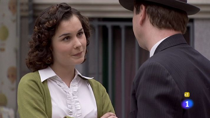 Amar en tiempos revueltos - Héctor despierta los celos de Asun