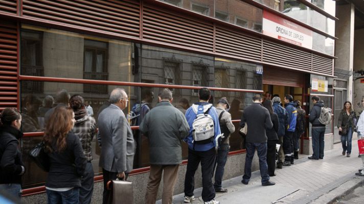  - Casi cinco millones de parados