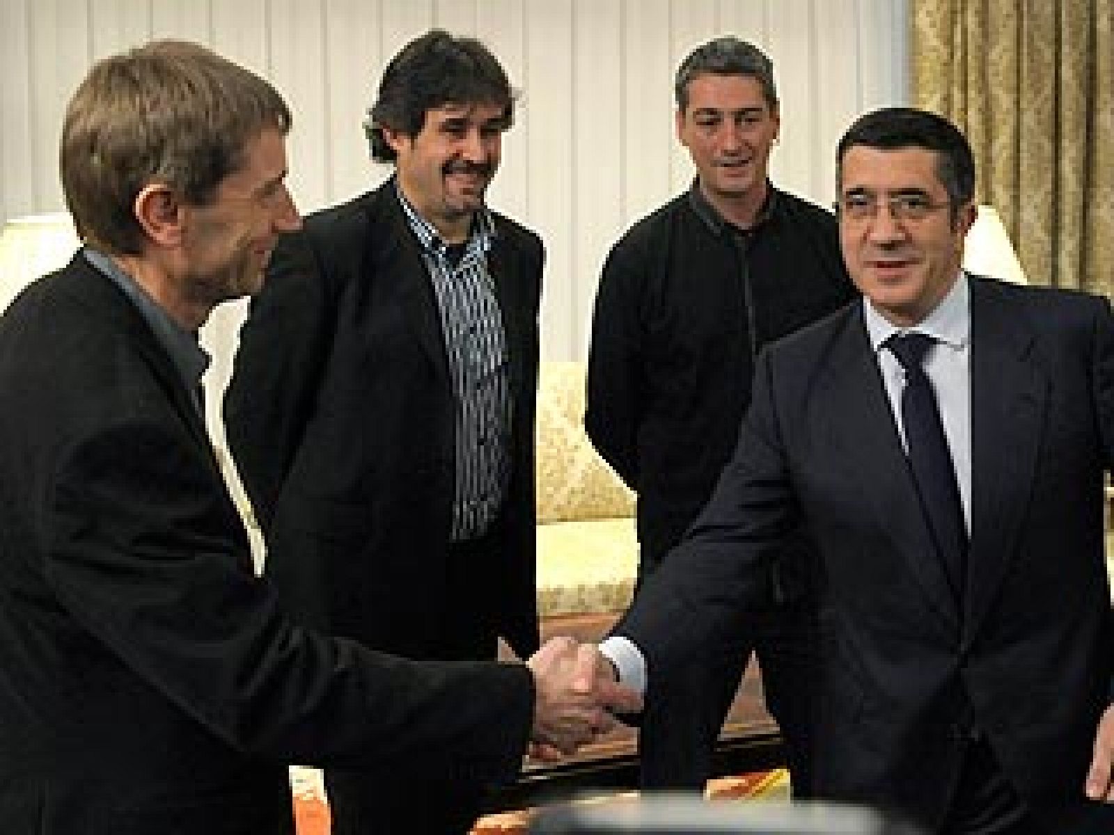 Patxi López pide a la izquierda abertzale que reconozca el daño causado