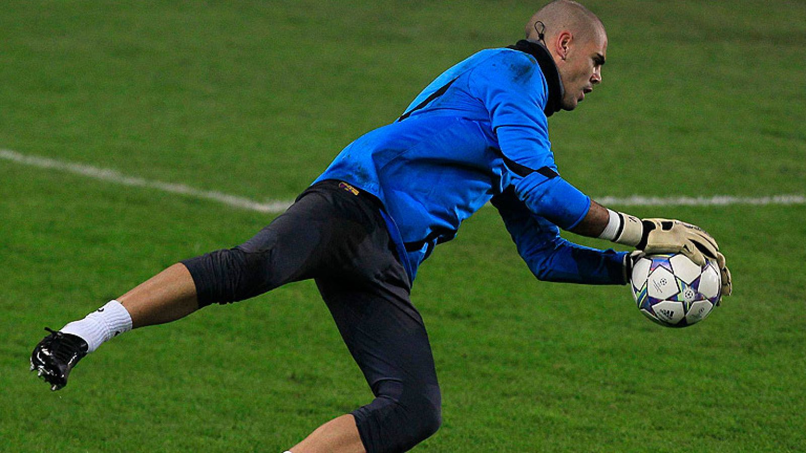 El cuatro veces Zamora Víctor Valdés está a punto de batir el récord de imbatibilidad de la portería del Barcelona, que ostenta Reina, el padre del actual portero del Liverpool y compañero de Valdés en la selección española de fútbol.
