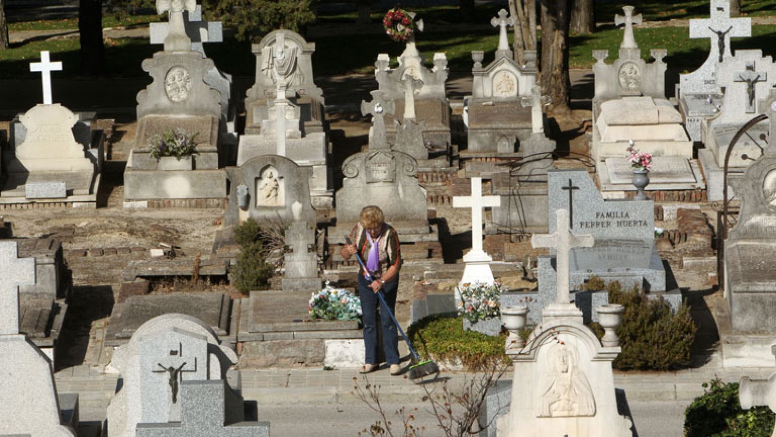 Peregrinación a los cementerios en la víspera del Día de Todos los Santos