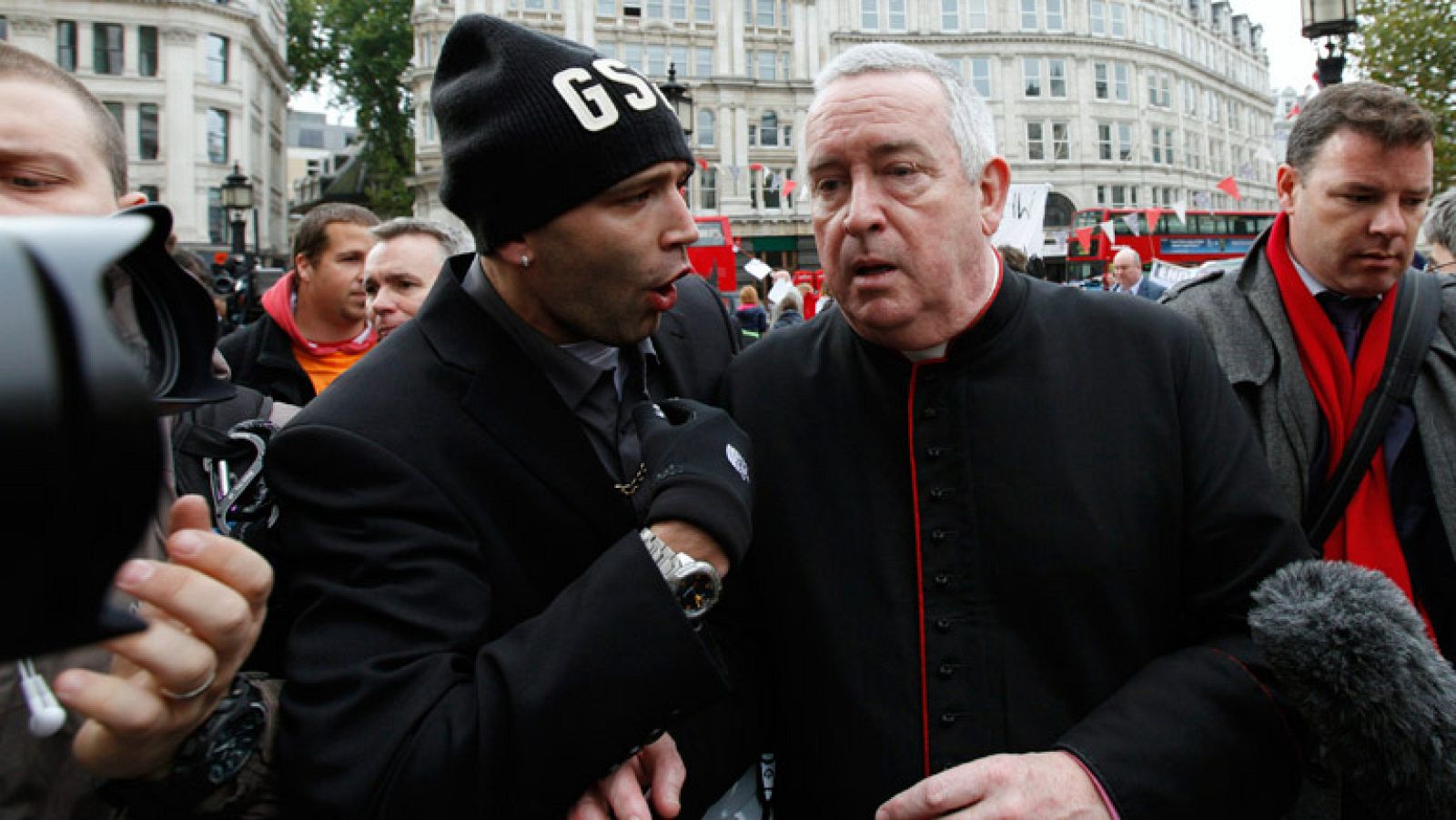 El deán de la catedral  londinense deja su puesto después de semanas de polémica