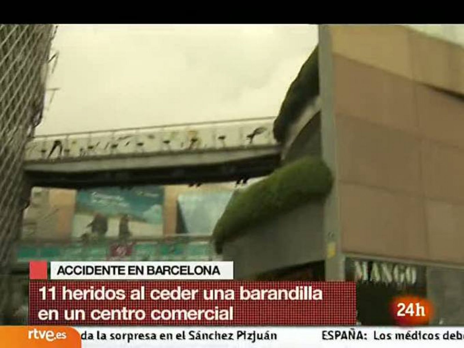 Once heridos al ceder una barandilla de cristal en un centro comercial de Barcelona