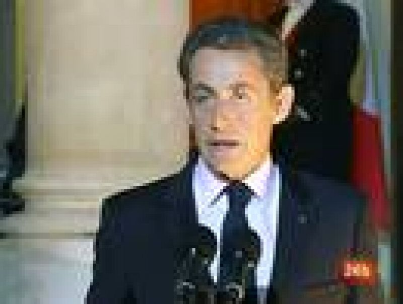 Merkel y Sarkozy presionan a Papandréu para que retire el referéndum sobre el segundo rescate