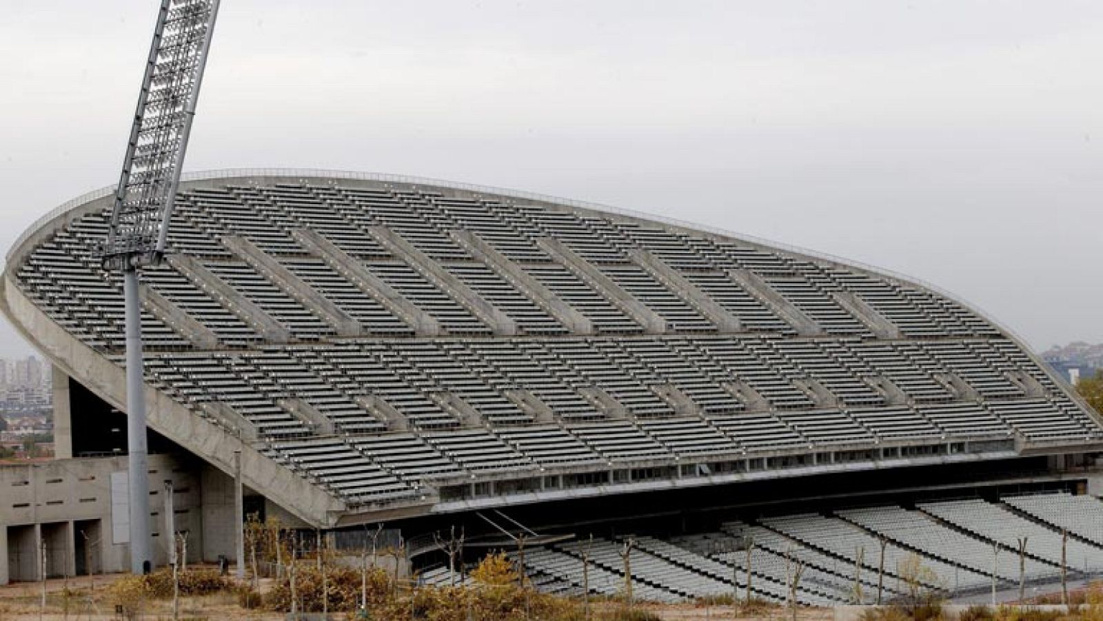 El estadio olímpico de La Peineta comienza desde este miércoles su remodelación y será demolido el actual complejo