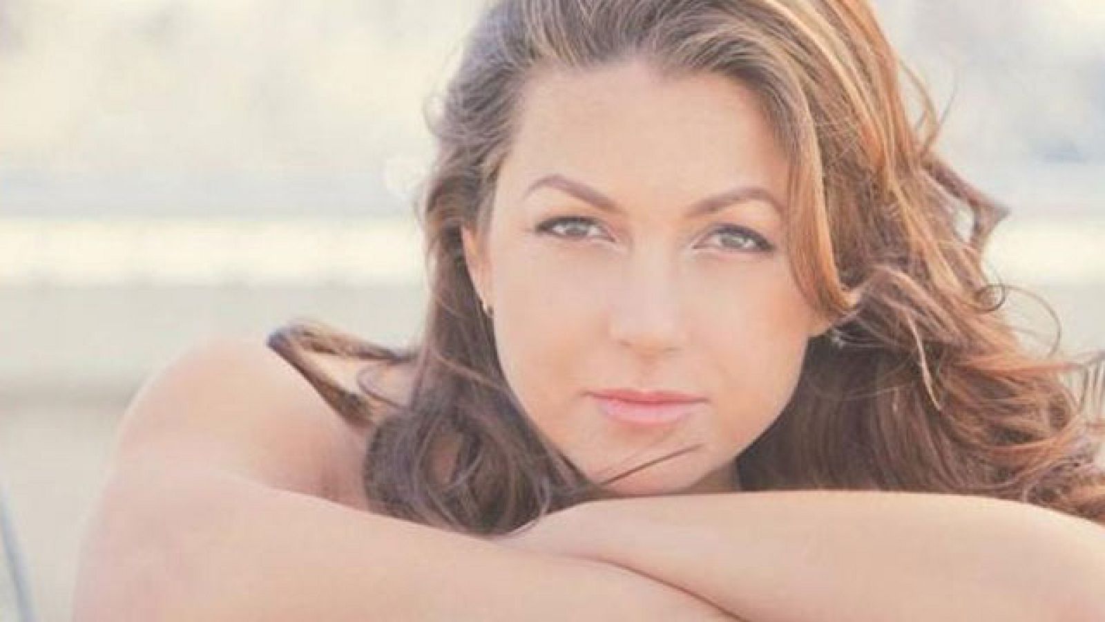  Single "La orilla de mi pelo", incluido en el álbum 'La orilla de mi pelo' de Niña Pastori. Publicado el 11/09/2011, es uno de los Discos del año 2011 de TVE