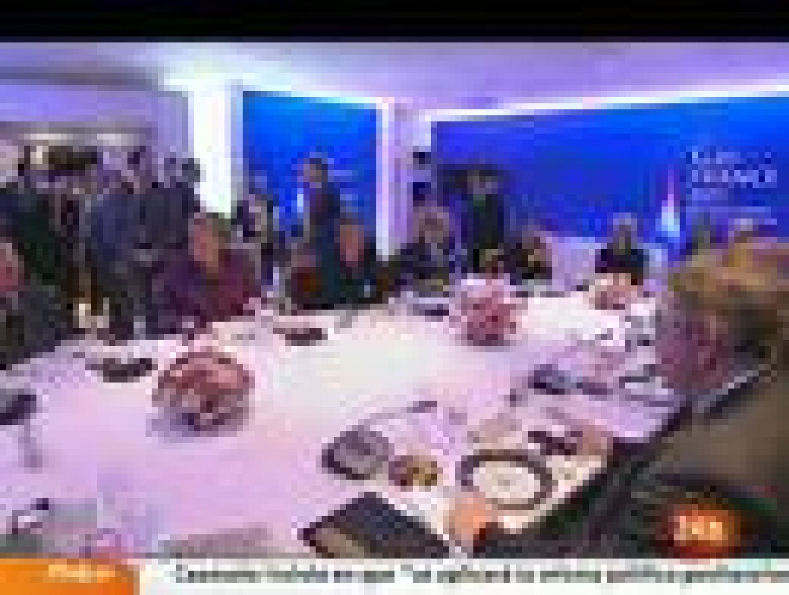 Informativo 24h: Merkel y Sarkozy supeditan la ayuda a Grecia a que ponga fin a incertidumbre | RTVE Play