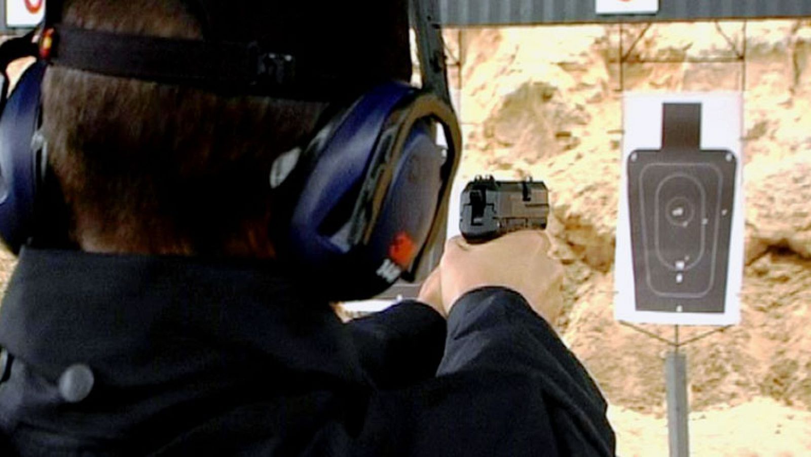 Comando Actualidad - Jugar con fuego - Futuros policías aprenden a manejar el arma